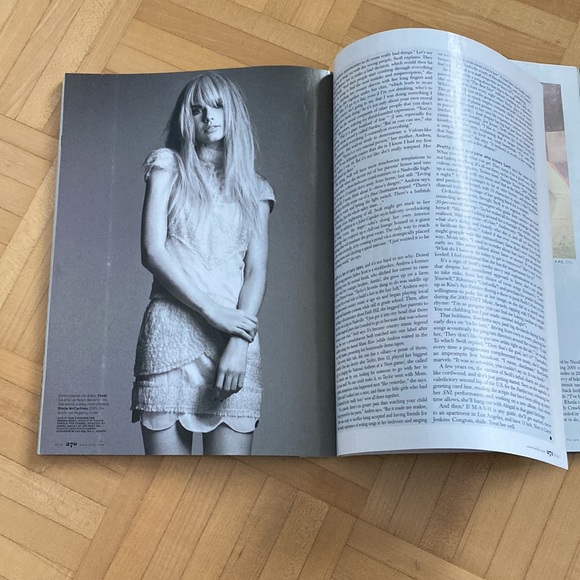 RARE Taylor Swift ELLE magazine cover - April 2010 - Speak Now Era 💜 - Picture 6 of 7